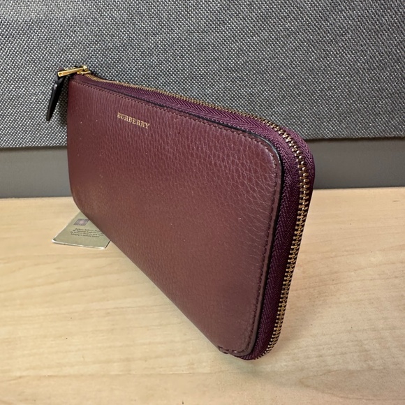 NWT! Rare! Burberry Women's Zip Around Long Wallet In Deep Claret Leather 2 In 1 - Picture 2 of 12